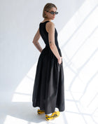 Robe longue évasée sans manches Arlo, noir