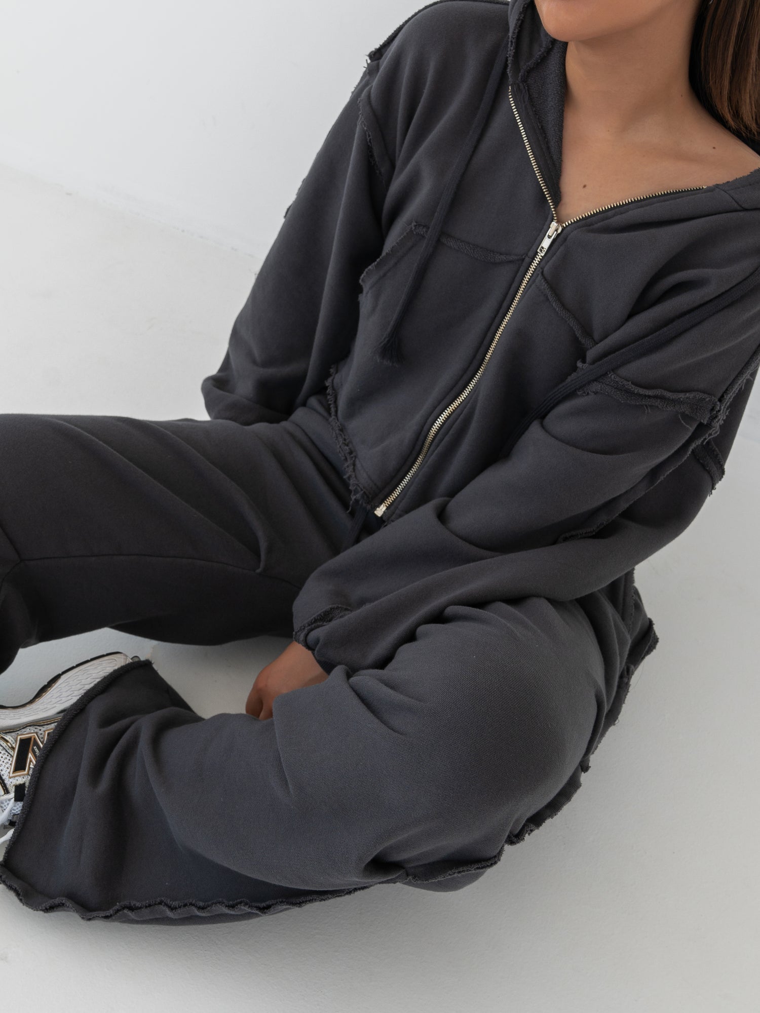 Sienna Open Seams Cropped Sweatshirt / Charcoal