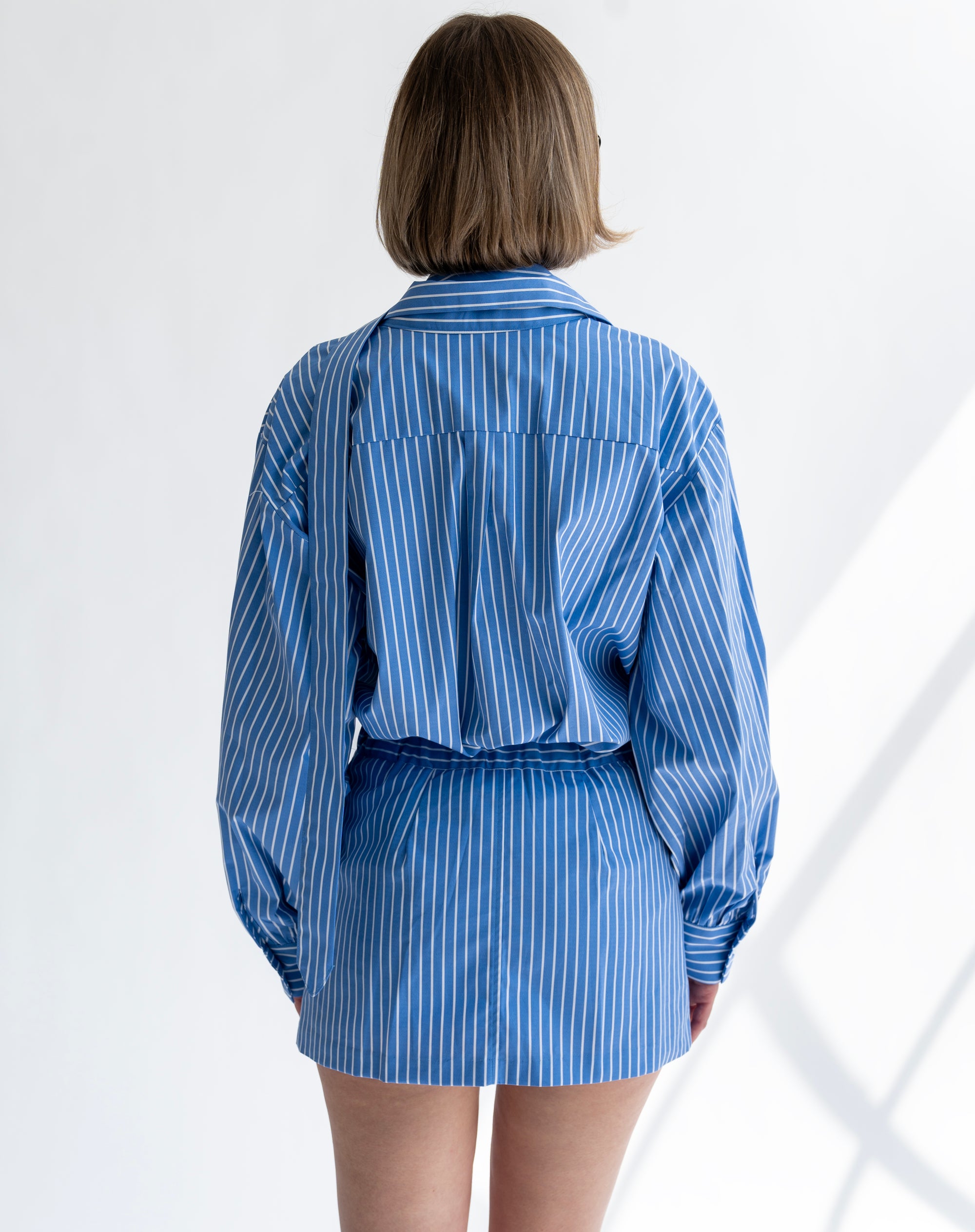 Chemise rayée Lyla avec écharpe, bleu