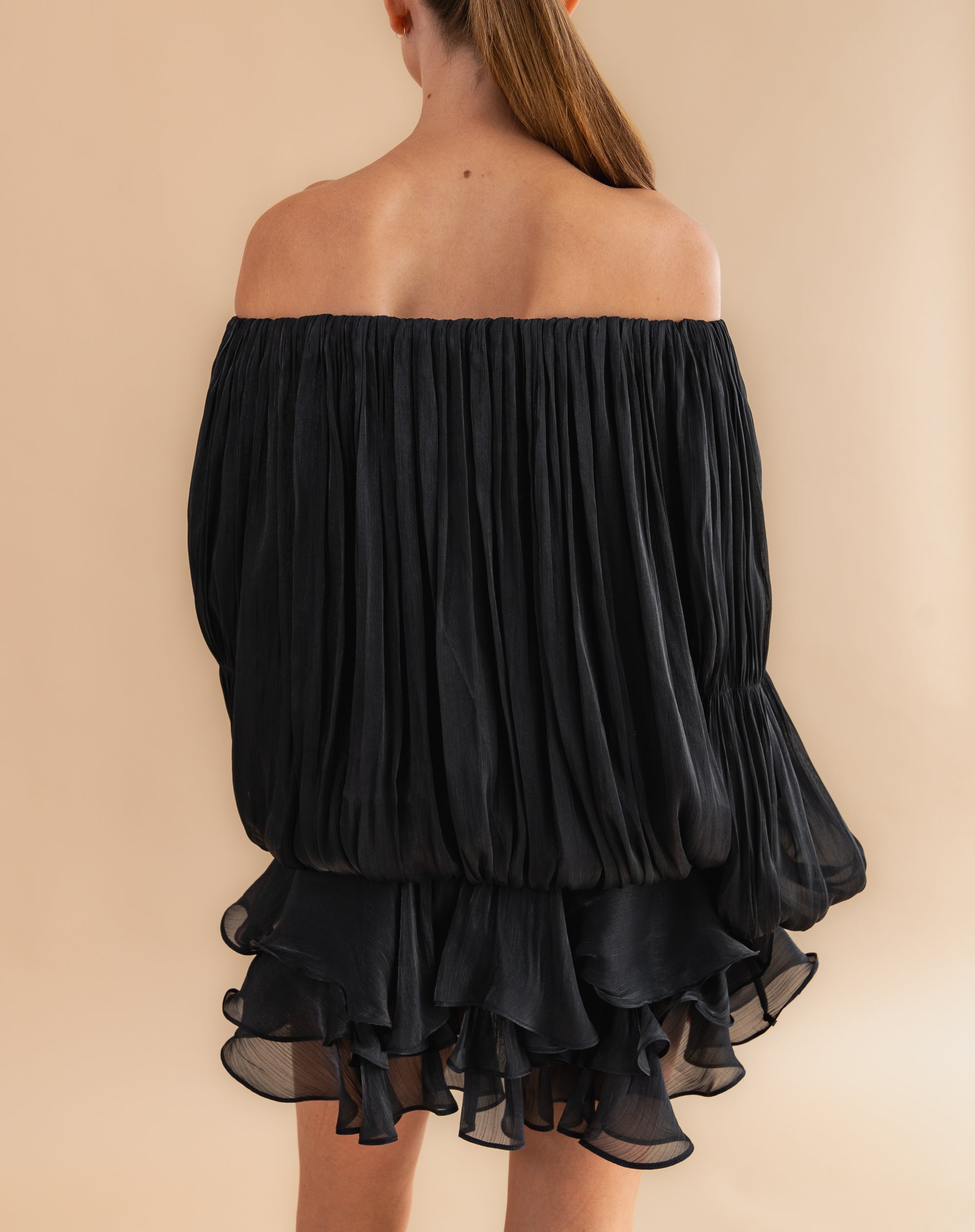 Blusa fruncida con hombros descubiertos Elora, color melocotón