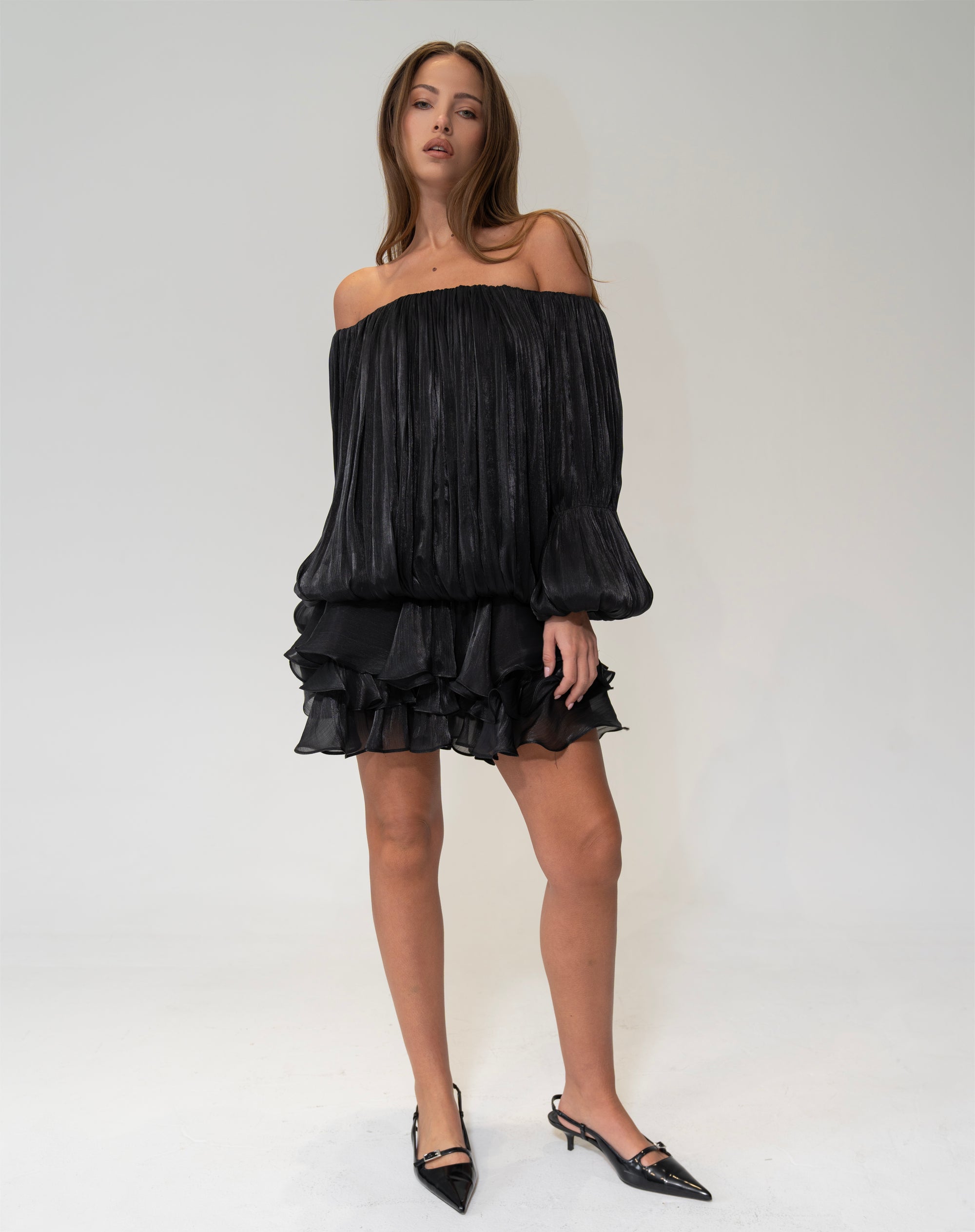 Blusa fruncida con hombros descubiertos Elora, color melocotón