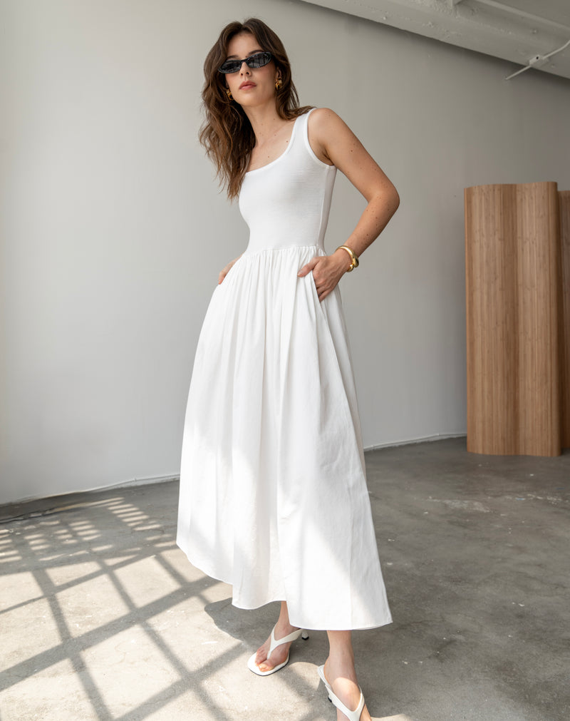 Vestido acampanado sin mangas con escote cuadrado Aria, blanco