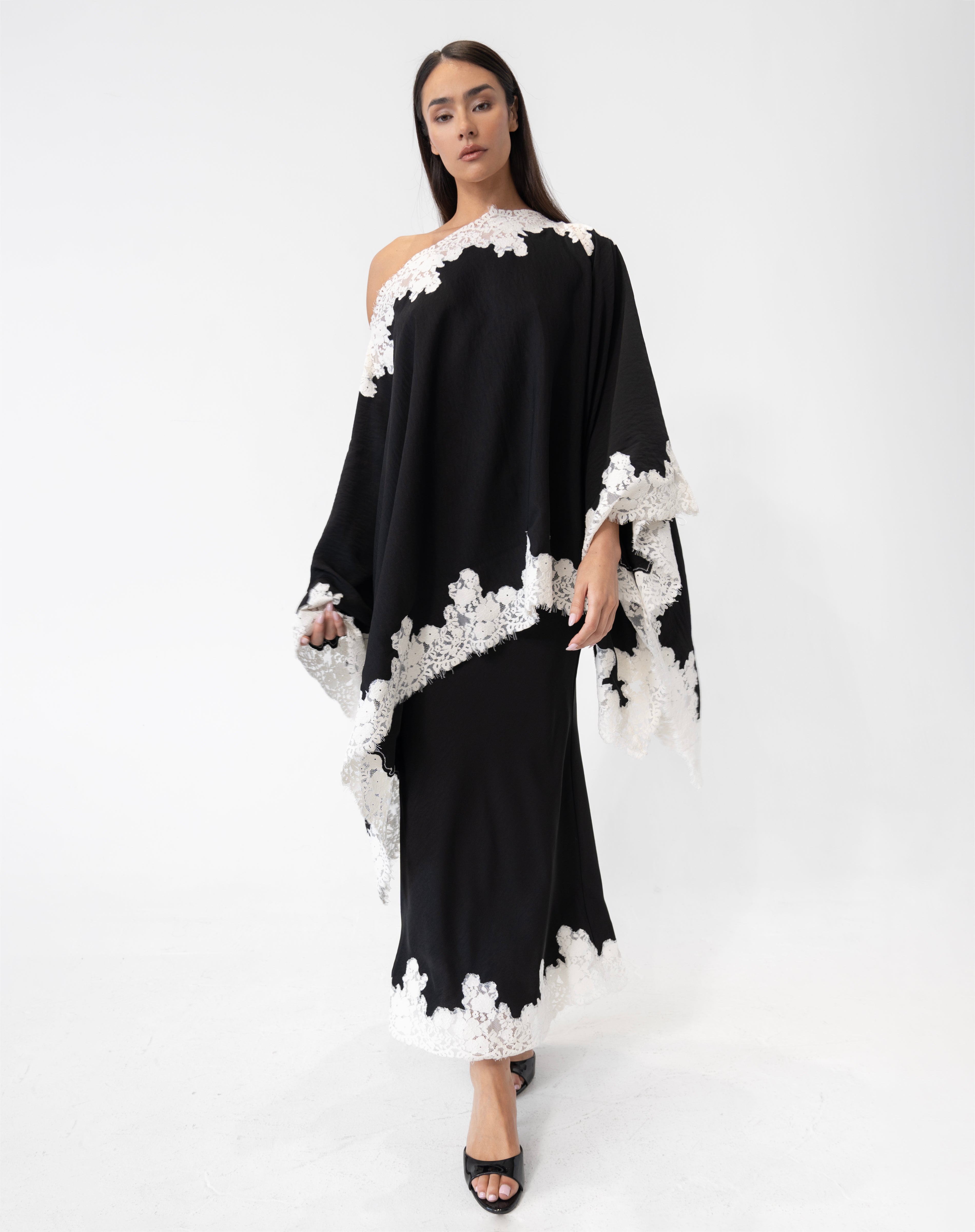 Heve ヘイブ Layer Cape Elsie Lace Cape Top, Black | The Bekk