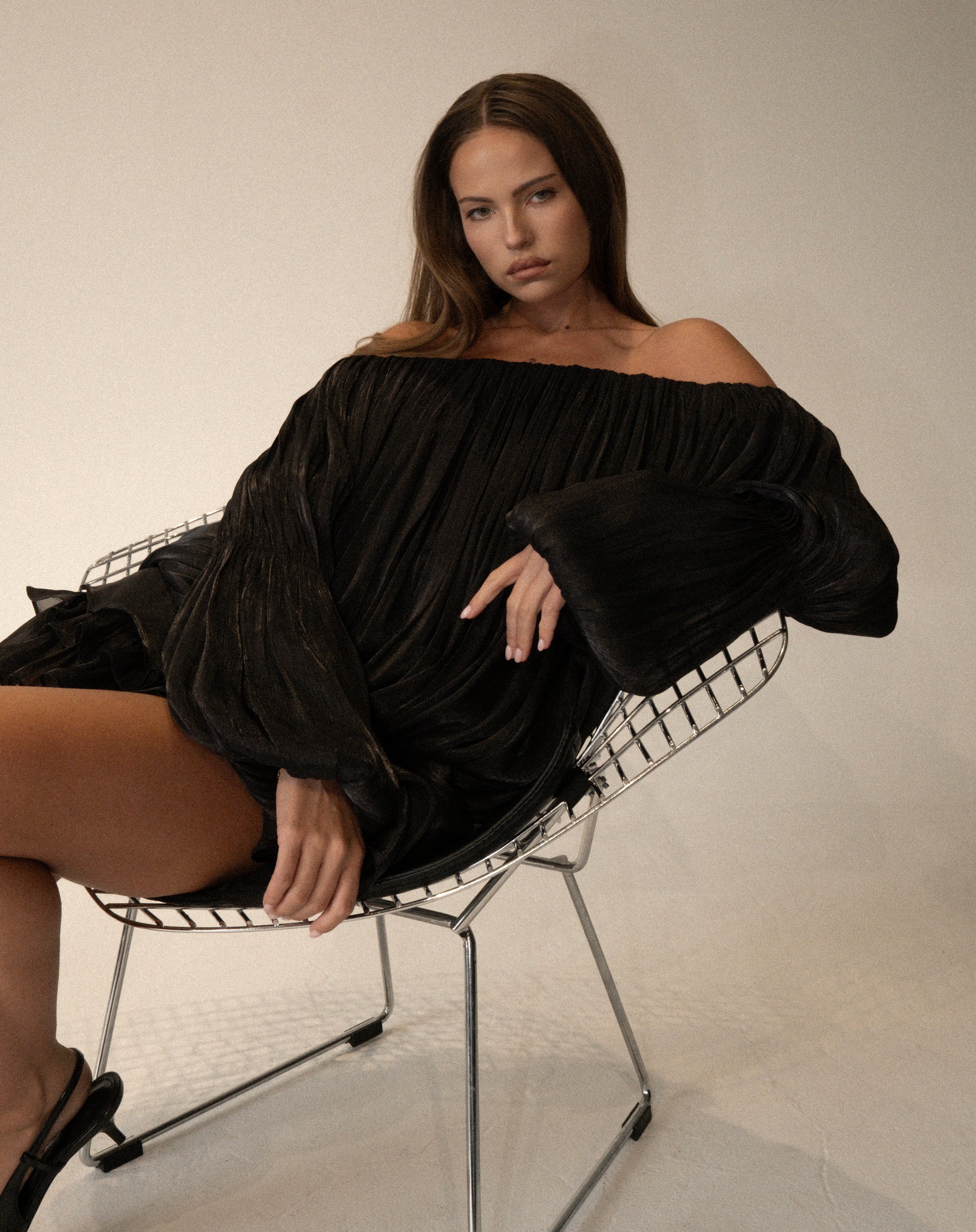 Blusa fruncida con hombros descubiertos Elora, color melocotón