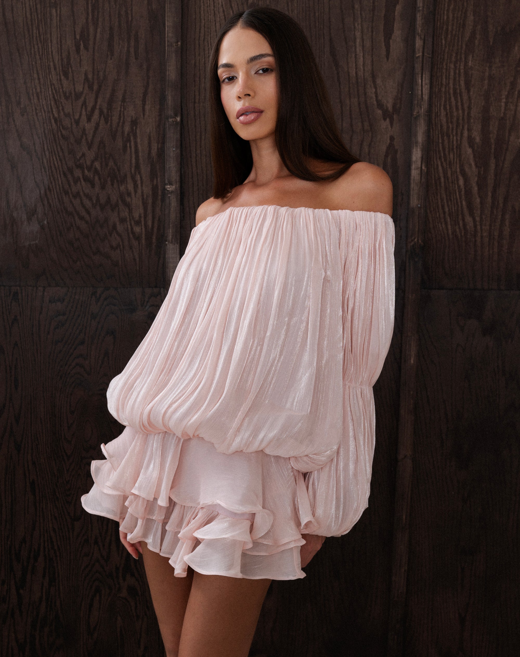 Blusa fruncida con hombros descubiertos Elora, color melocotón